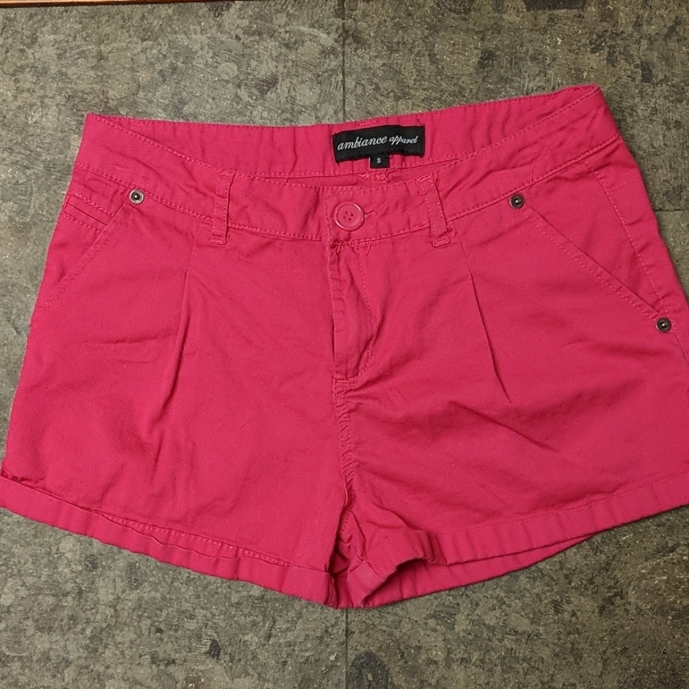 Size small pink shorts. Size 1-2